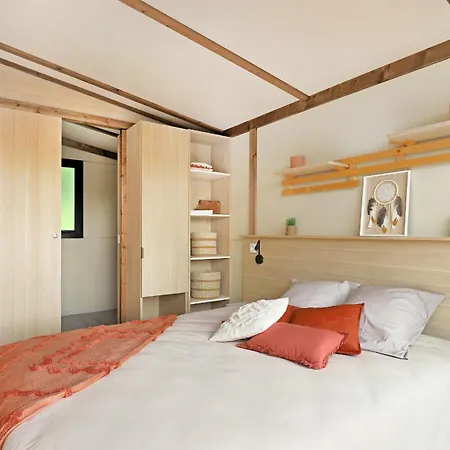 La Foret Paloma, Hotel Léon
